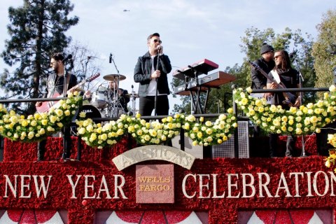 Andy Grammer performing at the 2018 Rose Parade Closing Show presented by Wells Fargo. (Photo: Business Wire)