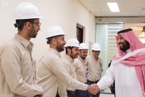 Crown Prince Mohammed bin Salman pays a visit to a desalination plant in Jeddah (Photo courtesy of Saudi Press Agency)
