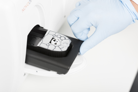 Novodiag® disposable cartridge for diagnostics of infectious diseases (Photo: Mobidiag)