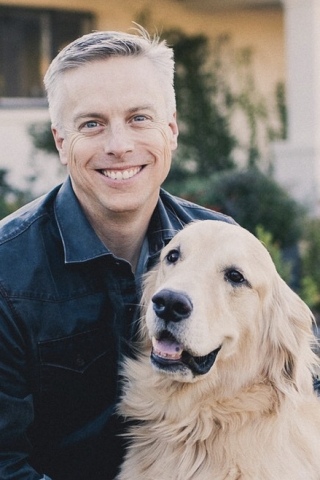 David Haworth, DVM, PhD, president of PetSmart Charities and chair of the Research Working Group for the Human Animal Bond Research Institute (HABRI), will discuss “The Power of Pets” at the inaugural South by Southwest® (SXSW) Wellness Expo on Sunday, March 11 in Austin, Texas. Dr. Haworth is pictured with his dog, Bridger, who also serves as a therapy dog. (Photo: Business Wire)