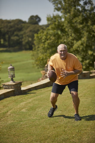 Former NFL quarterback and Hall-of-Famer, Terry Bradshaw, underwent total knee replacement surgery with the Evolution® Medial-Pivot Knee. (Photo: Business Wire)