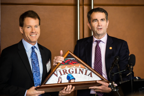 MicroStrategy CEO Michael Saylor Receives the Virginia State Flag from Virginia Governor Ralph Northam (Photo: Business Wire)