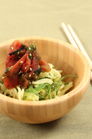 Ocean Hugger Foods, makers of Ahimi®, the world’s first plant-based alternative to raw tuna, has partnered with Aramark to bring the breakthrough ingredient to corporate and higher education cafes. Ahimi® will be served in a range of innovative poke bowls developed as part of a collaboration between the two companies. (Photo: Business Wire)