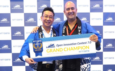 NTT DATA's Kotaro Zamma and Gestoos founder German Leon (Photo: Business Wire)