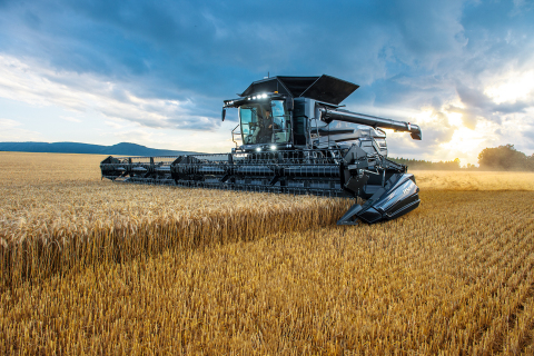 The new combine harvester Fendt IDEAL (Photo: Business Wire)