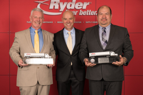 From left to right: Ryder Supply Chain Solutions Driver of the Year Bill Phipps, Ryder Chairman & CEO Robert Sanchez, and Ryder Dedicated Transportation Solutions Driver of the Year Carlos Aceituno. (Photo: Business Wire)