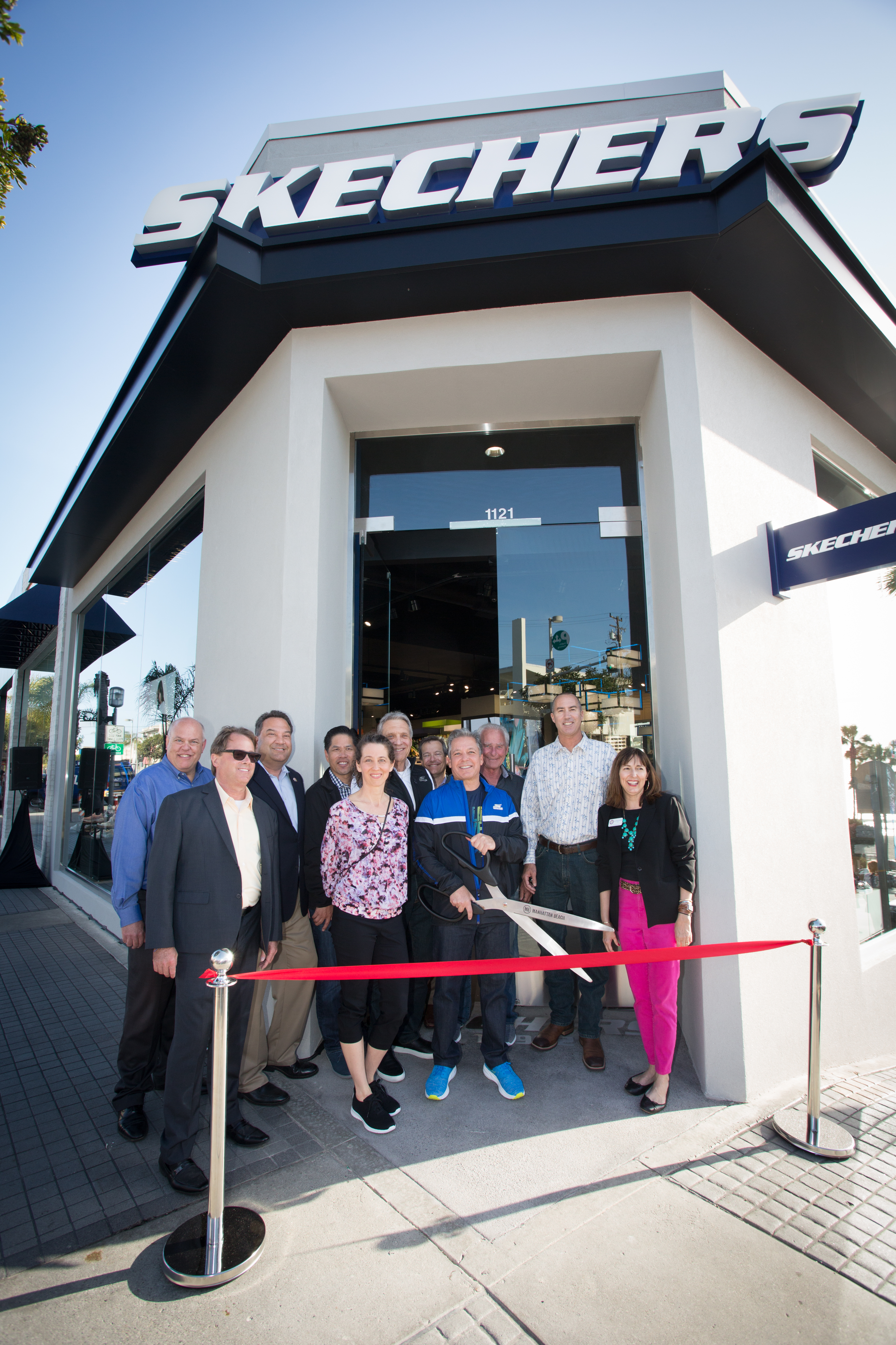 Skechers Honors Manhattan Beach Two Downtown from Acclaimed Artist | Wire