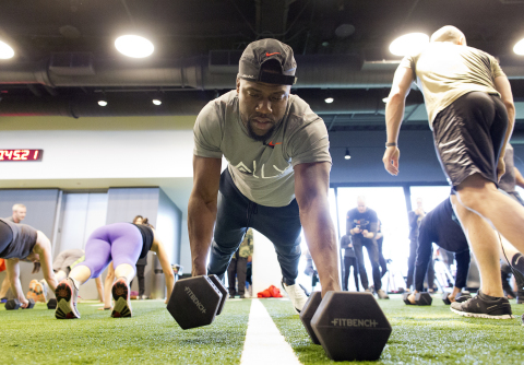 Rally Health Ambassadors Kevin Hart and Maria Menounos made the most of their time in Chicago through a surprise visit to a local gym after inclement weather cancelled the Rally HealthFest scheduled in Maggie Daley Park. Here, Kevin Hart joins Chicagoans in a HIIT workout class. (Photo: Business Wire)