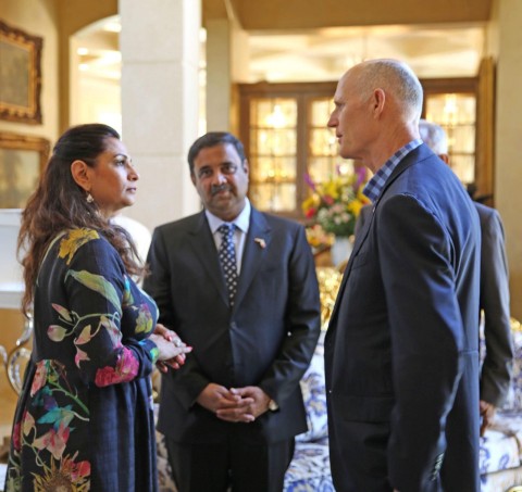 Governor Rick Scott of Florida and Industrialist Hotelier Danny Gaekward Discussing Kansai's Anti-Mosquito Paint with Kalpana Abe, Vice President, President's Office, Kansai Paint Co., Ltd. (Photo: Business Wire)