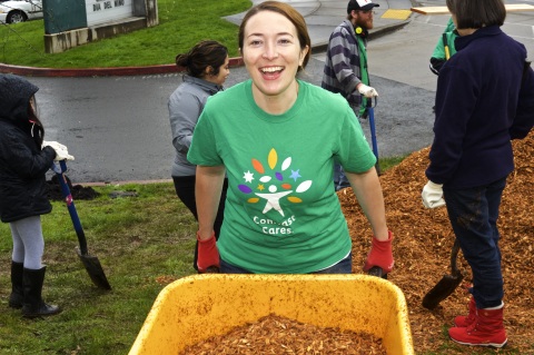 Building the Supa Fresh Youth Farm at last year's Comcast Cares Day (Photo: Business Wire)