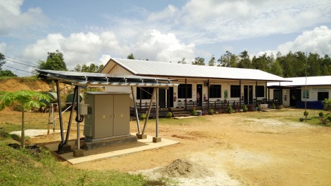 電力供應站在印尼（西加里曼丹）安裝，此為該專案的一部分（照片：美國商業資訊）