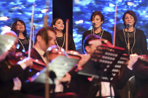 Egypt’s National Arab Music Ensemble of the Egyptian Opera House debuted in Saudi Arabia with the singer Nihad Fathy performing before a 2,500-strong audience in Riyadh. This is the first time a woman singer performed on stage in the Kingdom before a mixed crowd. (Photo courtesy of GCA Saudi Arabia.)