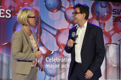 Friederike Sommer welcomes Selexis CEO Dr. Igor Fisch to the stage at an event held Friday to recognize Swiss Biotech Success Stories. Selexis was among the inaugural group of companies recognized by the Swiss Biotech Association with this honor. (Photo: Business Wire)
