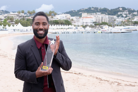 John David Washington receives the IMDb STARmeter Award in the Breakout category at the 71st Annual Cannes Film Festival. Photo by Getty Images for IMDb.