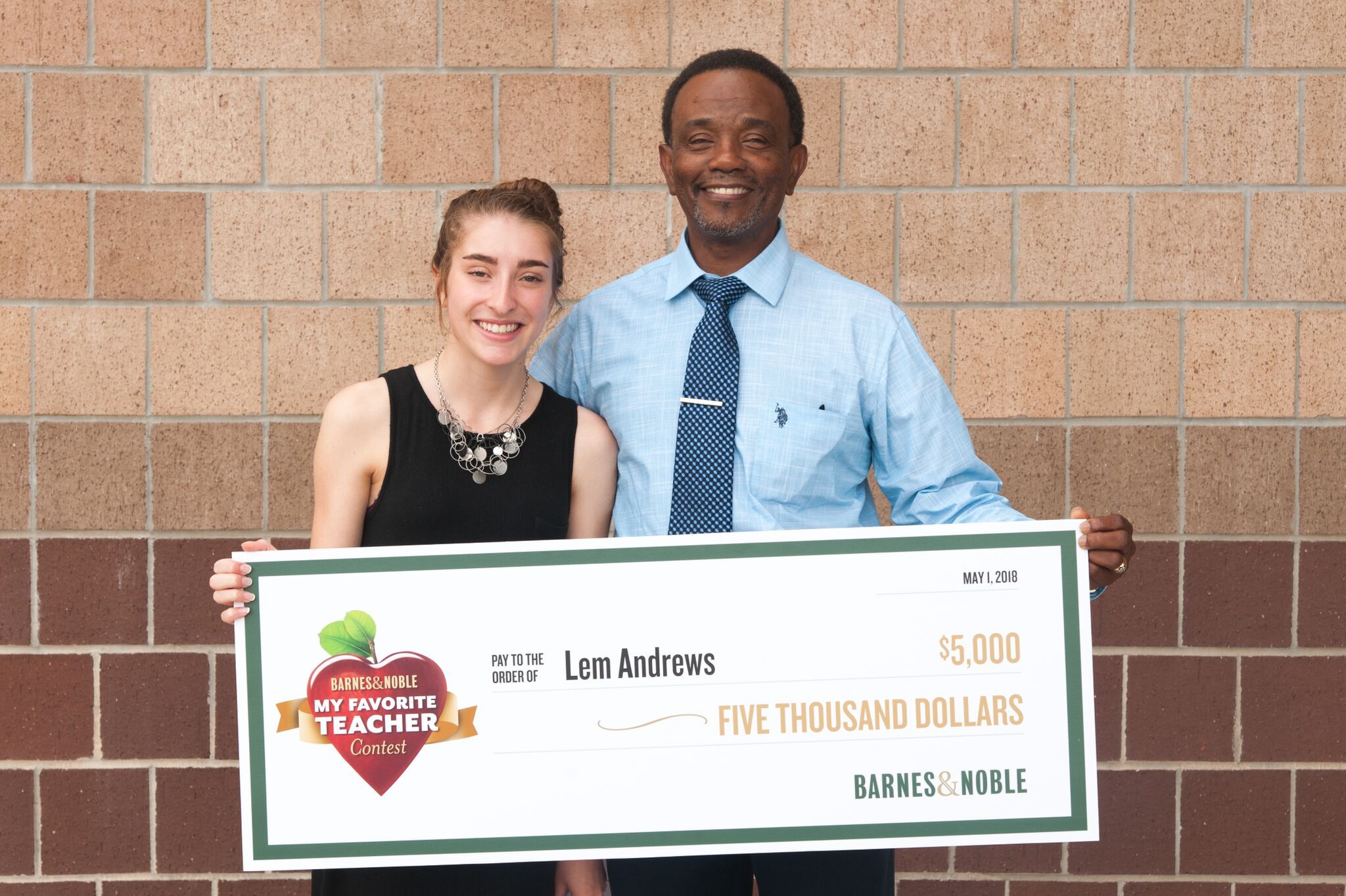 Barnes & Noble Names Lem Andrews National Winner of the 2018 “My Favorite  Teacher Contest” and “Teacher of the Year”