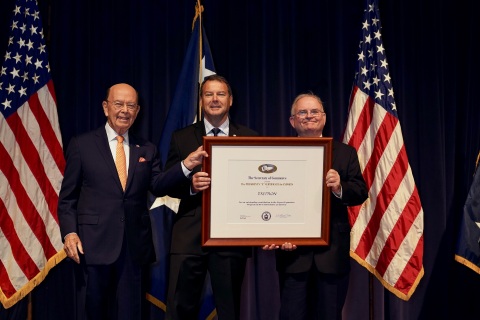 U.S. Secretary of Commerce Wilbur Ross (left) presented John Thompson, COO (center), and Danny Walsh, CEO (right), of EXEPRON with the President's "E" Award for Exports at a ceremony in Washington, D.C., on May 21. (Photo: Business Wire)