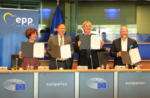 GCEL, INSME, BVMW and CONFAPI executed a strategic agreement at the European Union Parliament to deploy the Digital Economy Platform in collaboration with the world's leading technology firms to digitize the USD 140 trillion B2B marketplace (Photo: Business Wire)