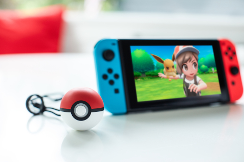 Poké Ball Plus will launch alongside Pokémon: Let’s Go, Pikachu! and Pokémon: Let’s Go, Eevee! on Nov. 16, 2018. (Photo: Business Wire)