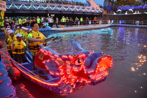 A dragon boat race game held at night time as part of the annual Lu-Kang Dragon Boat Festival Celebration Series events. (Photo: Business Wire)