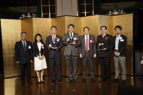 2017年授賞式の様子 （写真：ビジネスワイヤ）