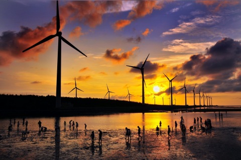 Wind turbines of Taiwan Power Company in Gaomei Wetlands. (Photo: Business Wire)