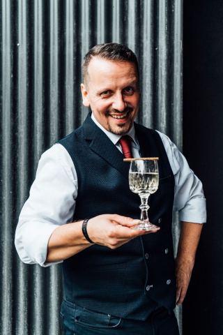 Austrian bartender Tom Sipos has been crowned elit Vodka Art of Martini global champion. This year's ... 