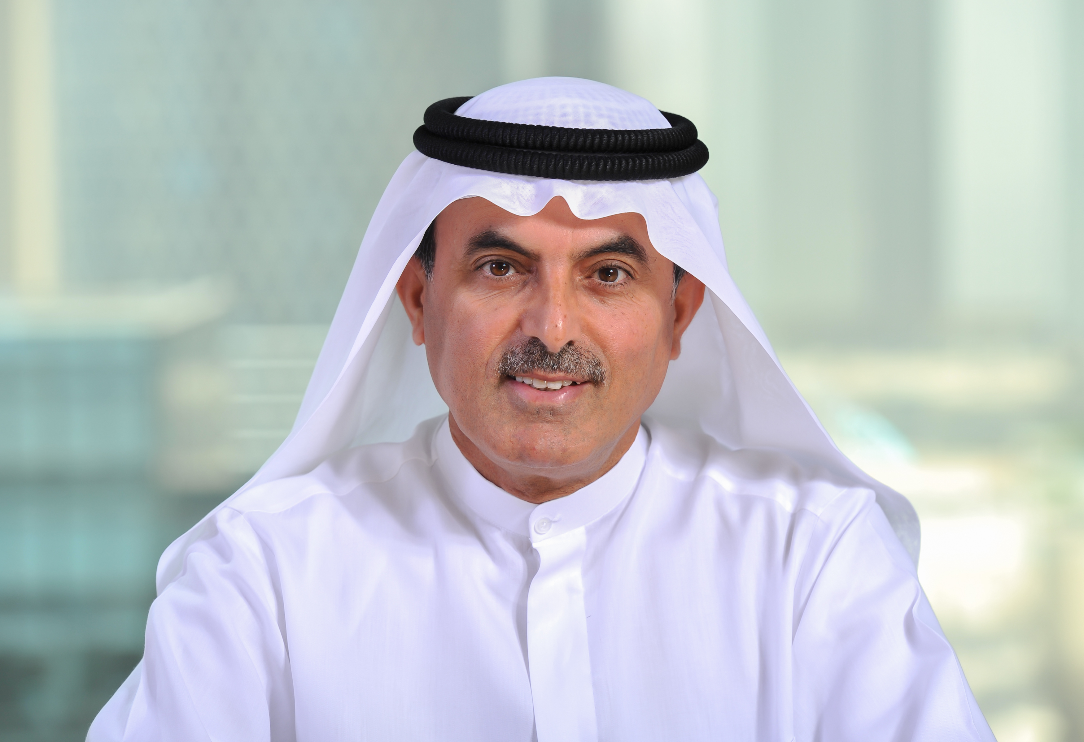 Riassunto: L’imprenditore e filantropo degli Emirati Arabi Uniti Abdul ...