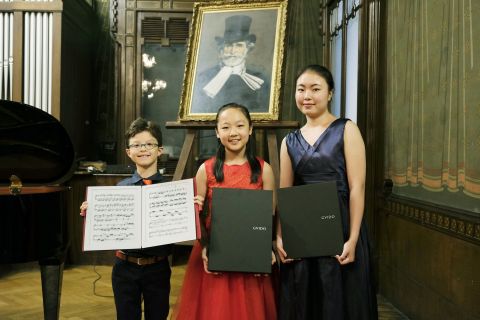 Super Prize winners(Left to right) Kids section: Mattias Antonio Glavinic, Young section: Monica Zha ... 