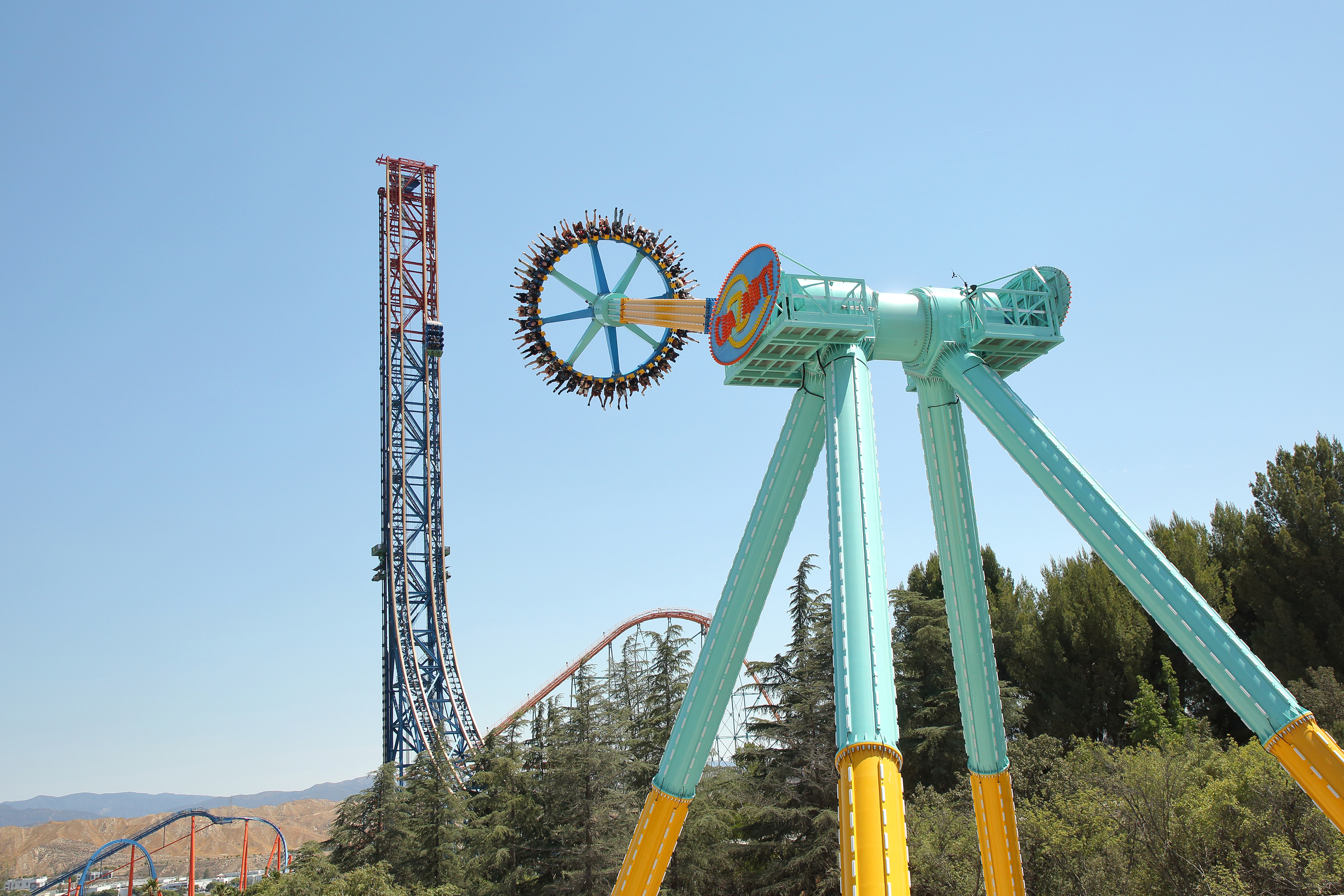 World S Tallest Pendulum Ride Crazanity Debuts At Six