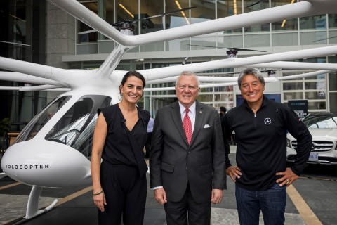 Volocopter at the Grand Opening of Lab1886 in Atlanta, GA. From left to right: Susanne Hahn, Head of Lab1886 Global, Nathan Deal, Governor of Georgia, Guy Kawasaki, Tech Evangelist and Brand Ambassador.