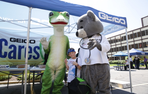 The GEICO Gecko and Children’s National’s Dr. Bear cheer on fundraising efforts at recent GEICO employee charitable giving kickoff event. (Photo: Business Wire)