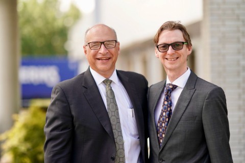 アセンド・パフォーマンス・マテリアルズのフィル・マクディビット最高経営責任者（CEO）（左）とアンドリュー・ライ配合技術担当ディレクター（右）（写真：アセンド・パフォーマンス・マテリアルズ）
