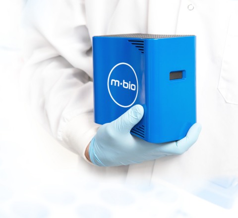 MBio's patented LightDeck® technology, a powerful fluorescence assay illumination and imaging approach (Photo: Business Wire).