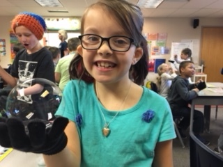 Harris today announced STEM grants that will provide another round of Space Foundation Space in the Community programs in Colorado Springs schools like this event in a primary school in February. (Photo: Business Wire)