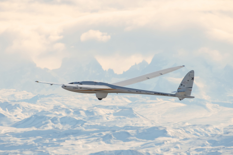 Airbus Perlan Mission II, the world's first initiative to pilot an engineless aircraft to the edge of space, made aviation history yesterday in El Calafate, Argentina, by soaring in the stratosphere in the experimental Perlan 2 glider to a pressure altitude of over 62,000 feet. (Photo: Business Wire)