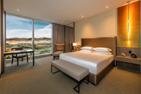 King guestroom with Andes views (Photo: Business Wire)