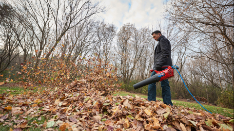 Lift Heavy Wet Leaves (Photo: The Toro Company)