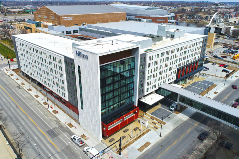 Engineering News-Record selected the Hilton Des Moines Downtown as one of its best project award winners in its Midwest region. Built by The Weitz Company, it won the residential/hospitality category. (Photo: Business Wire)