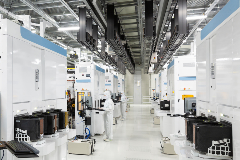 The clean room of Fab 6, Yokkaichi Operations (Photo: Business Wire)