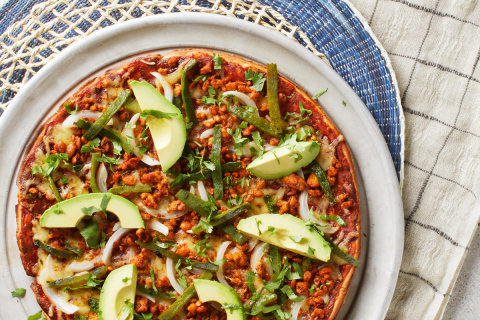 California Pizza Kitchen introduces the seasonal Spicy Chorizo Pizza. This special pizza was created by CPK’s 2018 Pizza Chef of the Year, Daniel Peña, and features Mexican chorizo with a housemade guajillo pepper sauce, roasted poblanos, onions and quesadilla cheese, topped with fresh avocado and cilantro. (Image courtesy of California Pizza Kitchen)