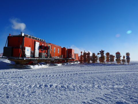 A Carestream DRX-Transportable System/Lite provides X-ray imaging for scientists who are working at one of the most remote places on earth - Antarctica (Photo: Business Wire)