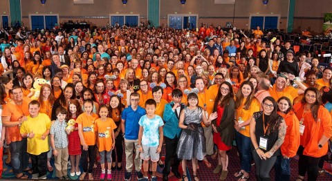 Over 400 North American teachers and their students from China gather together in Orlando, Florida to celebrate VIPKid's five year anniversary at the third regional Journey conference of 2018. (Photo: Business Wire)