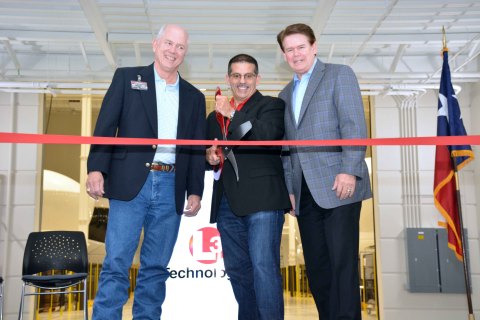 L3 Technologies sector President Leonard Genna (center) celebrated the opening of a pilot training and simulation facility expansion in Arlington, Texas, with Arlington Mayor Jeff Williams (right), and builder Craig Morris, Senior Vice President, Cadence McShane. The facility doubles L3’s pilot training and simulation capacity in Arlington. (Photo: Business Wire)