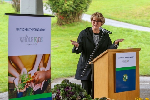 Claire Verity, CEO, UnitedHealthcare Employer & Individual, Pacific Northwest, announces 24 grants from the United Health Foundation and Whole Kids Foundation to Washington schools to develop or expand existing vegetable gardens and beehives, and provide educational resources about agriculture, caring for the environment and maintaining healthy lifestyles (Photo: Suzi Pratt).