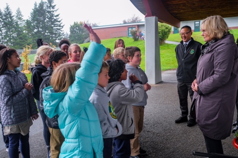 DeLong Elementary Principal Eric Konishi and Washington First Lady Trudi Inslee meet with DeLong Elementary Garden Club students. The First Lady joined the United Health Foundation and Whole Kids Foundation to announce 24 grants to Washington schools to develop or expand existing vegetable gardens and provide educational resources about agriculture, the environment and maintaining healthy lifestyles (Photo: Suzi Pratt).