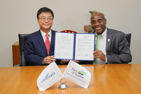 Airport Friendship and Partnership Agreement with Seattle-Tacoma International Airport (Signers: Lance Lyttle, Managing Director, Seattle-Tacoma International Airport(Right), Masanao Tomozoe, President & CEO, Central Japan International Airport Co., Ltd.(Left))(Photo: Business Wire)