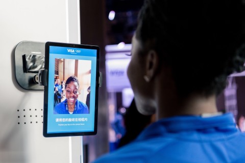Team Visa athlete Seun Adigun (Nigeria, Bobsleigh) previews biometric authentication that verifies tickets purchased and expedites entry to venues and acts an integrated payment form factor to enhance fan experience on-site. (Photo: Business Wire)