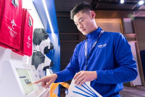 Zhang Peimeng (China, Athletics & Skeleton) uses a 'smart shopping bag' to purchase Beijing 2022 Olympic gear and save time at checkout. As the Official Payment Technology Partner through 2032, Visa is piloting payment innovations that will enhance the on-site and at-home Olympic experience for the fan of the future. (Photo: Business Wire)