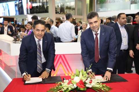 Avaya signs a Memorandum of Understanding with Smart Link during GITEX Technology Week 2018 (Photo: Business Wire)