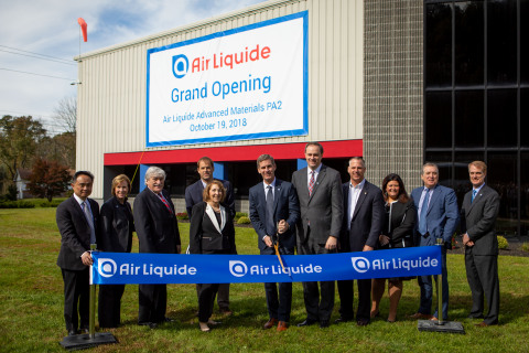 L to R: Andy Tran, Vice President, ALAM Asia; Karen Sansone, ALAM Vice President HR & Communications; Jeff Manzi, ALAM Community Advisory Panel; Mark Wilkinson, ALAM Vice President, Engineering; Janet Smith, Lehigh Valley Region Director, Governor’s Action Team; Paul Burlingame, ALAM President & CEO; Adam Peters, Air Liquide Vice President, Electronics World Business Line; Joe Emrick, Pennsylvania State Representative; Tina Smith, Northampton County Director of Community & Economic Development; Don Cunningham, President & CEO, Lehigh Valley Economic Development Corporation; Todd Brown, ALAM Vice President, Operations. (Photo: Business Wire)